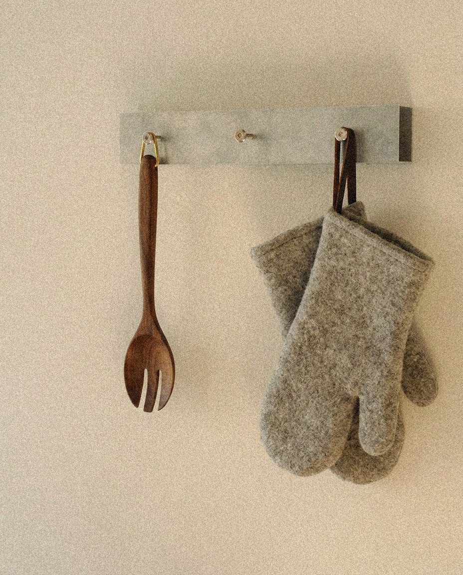 ESSENTIAL OBJECTS