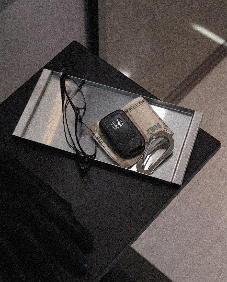 SEAMLESS TRAY